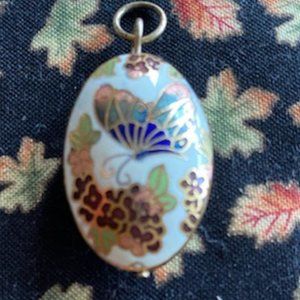 VINTAGE Chinese WHITE w/ gold OVAL Flower & BUTTERFLY CLOISSONE PENDANT *